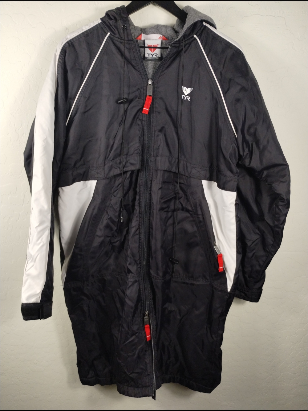 TYR Men's Black & White Fleece LinedLightweight Hooded Jacket/Parka